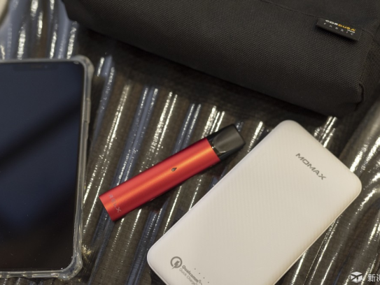 悦刻电子烟成为说唱歌手的“战斗装备”